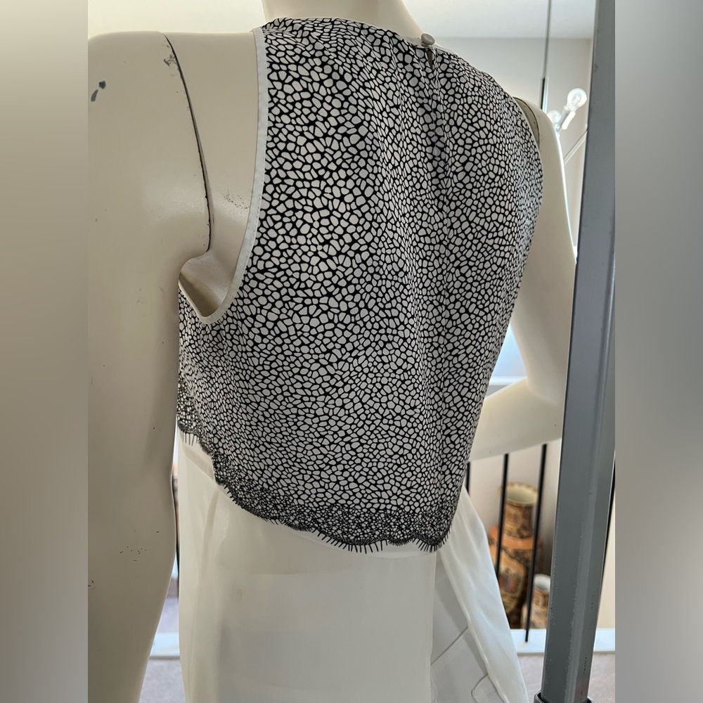 BCBGMaxAzria Monochrome Patterned Top - Picture 6 of 10